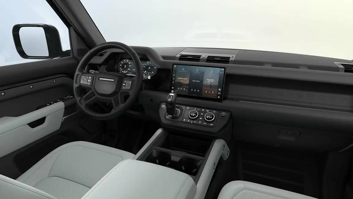 LAND ROVER DEFENDER 110