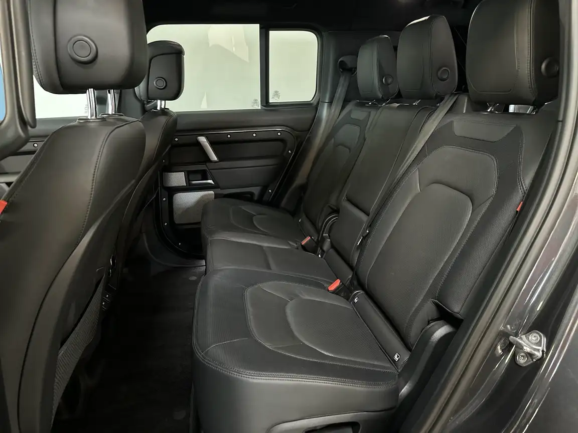 LAND ROVER DEFENDER