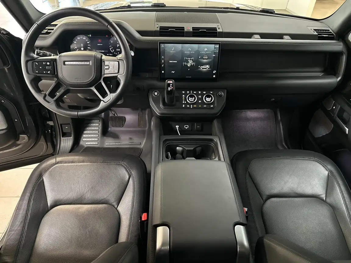 LAND ROVER DEFENDER