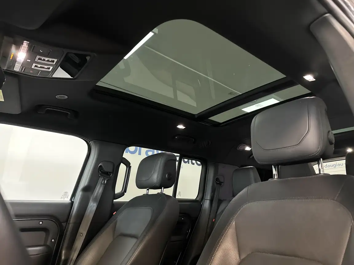 LAND ROVER DEFENDER