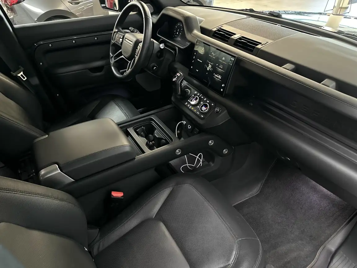 LAND ROVER DEFENDER