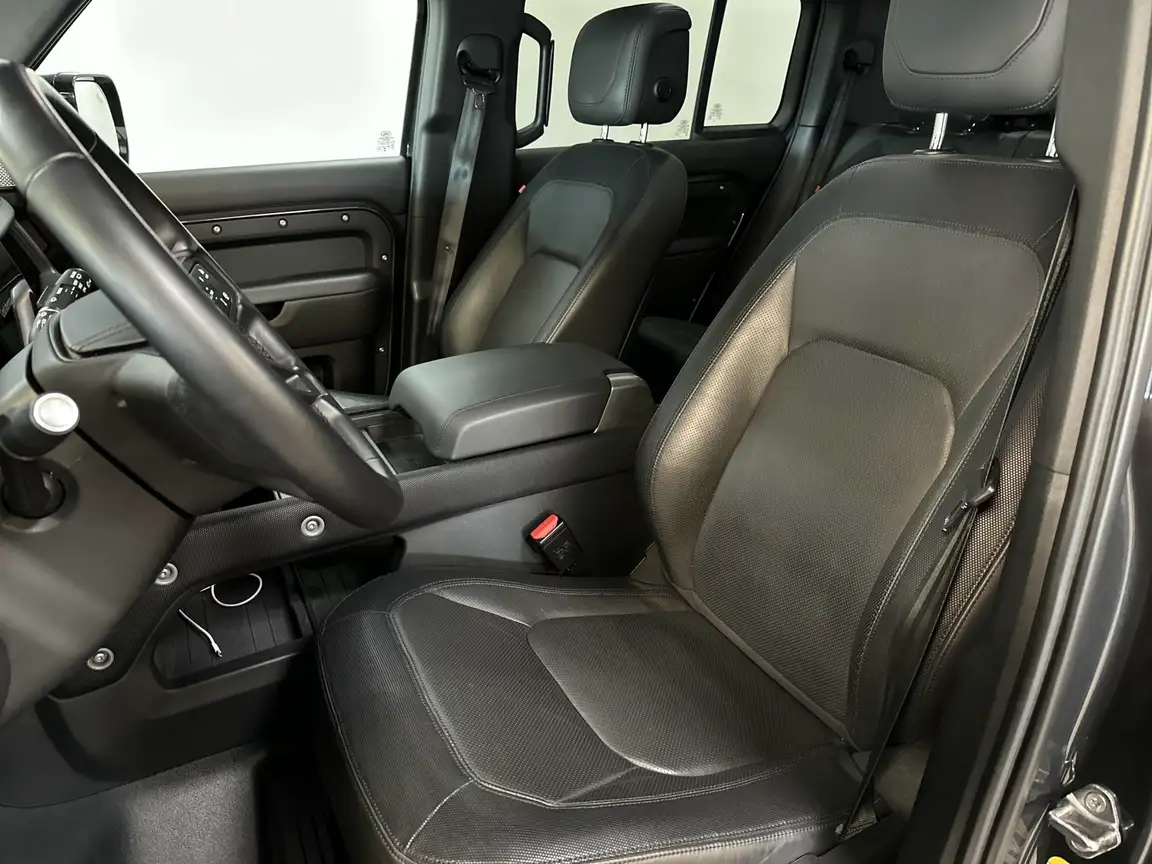 LAND ROVER DEFENDER