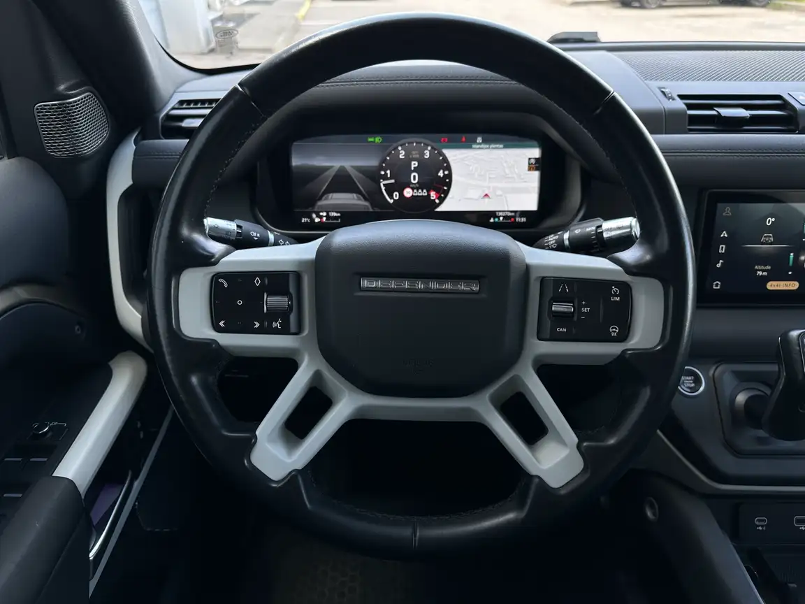 LAND ROVER DEFENDER