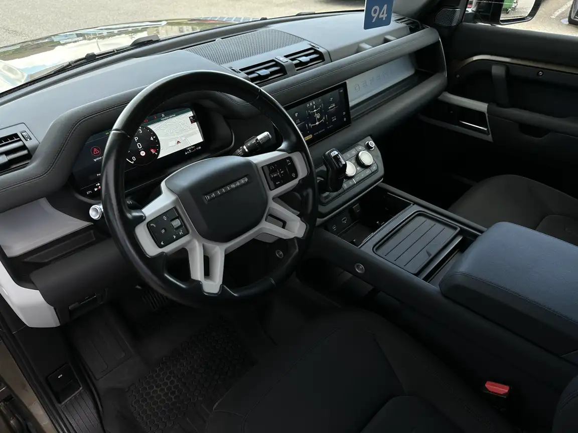 LAND ROVER DEFENDER
