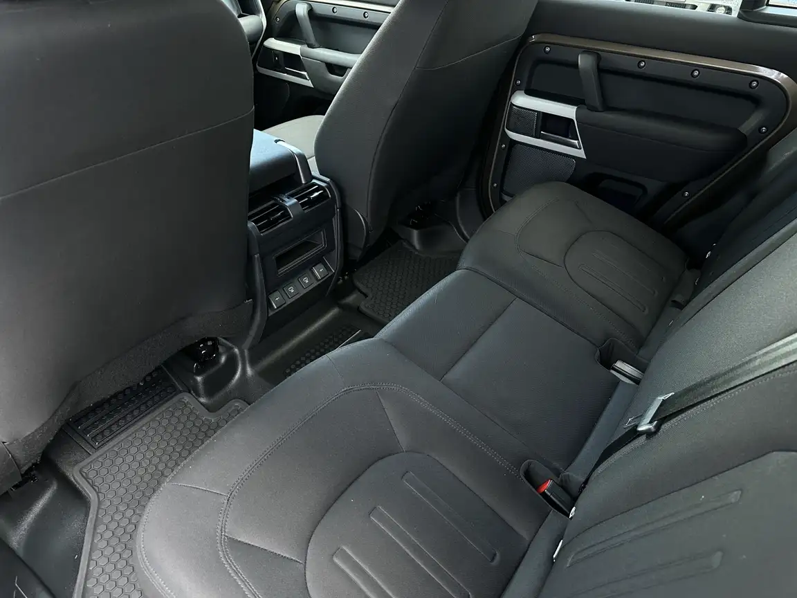 LAND ROVER DEFENDER