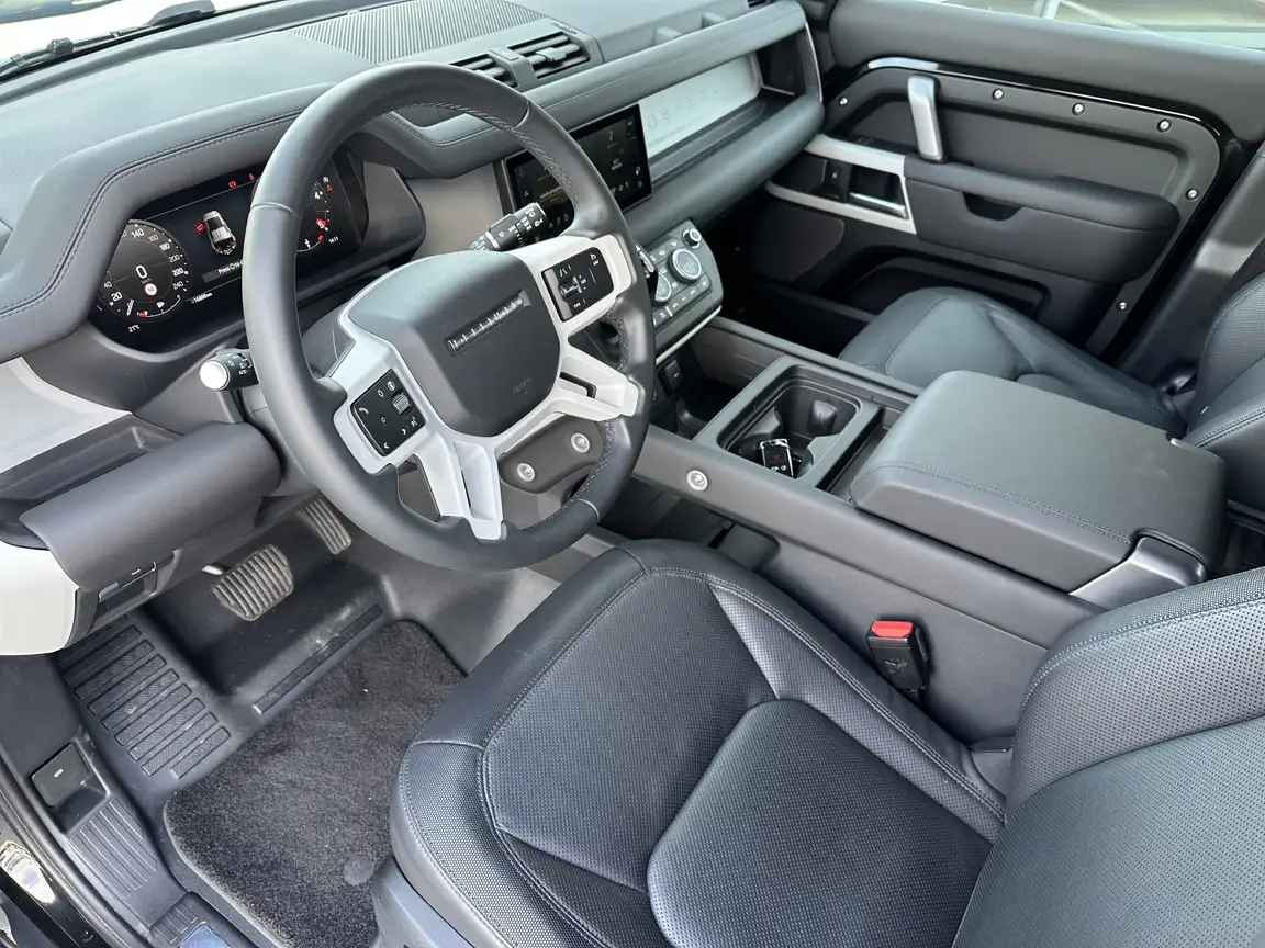 LAND ROVER DEFENDER
