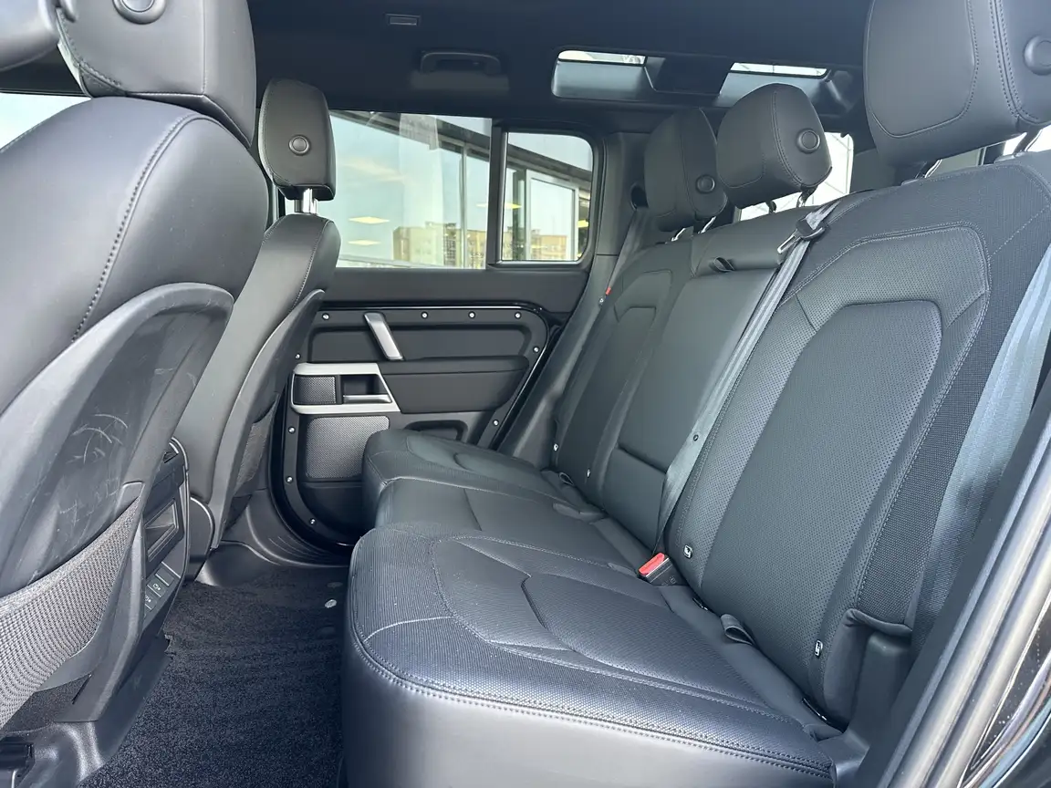 LAND ROVER DEFENDER