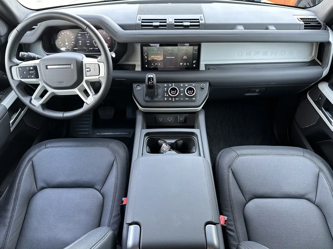 LAND ROVER DEFENDER
