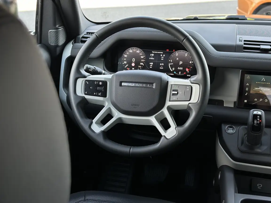 LAND ROVER DEFENDER