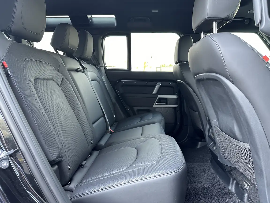 LAND ROVER DEFENDER