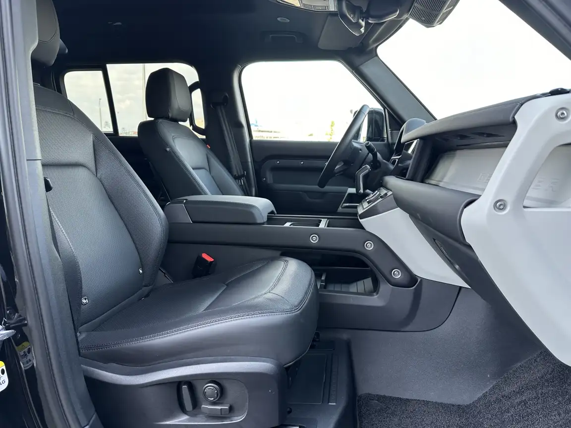 LAND ROVER DEFENDER