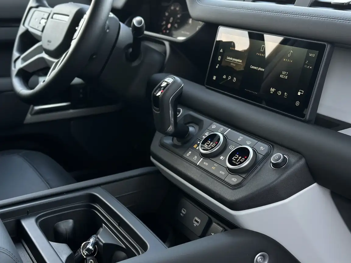 LAND ROVER DEFENDER