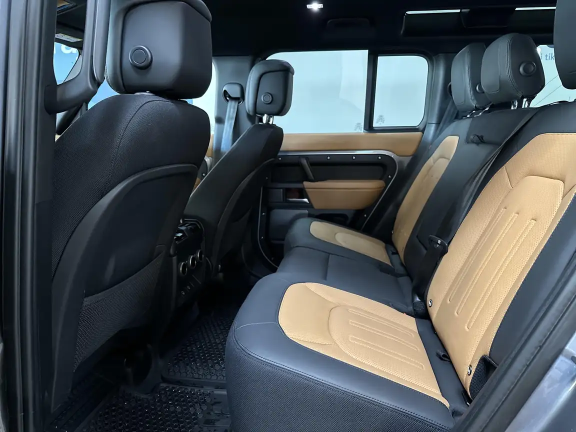 LAND ROVER DEFENDER