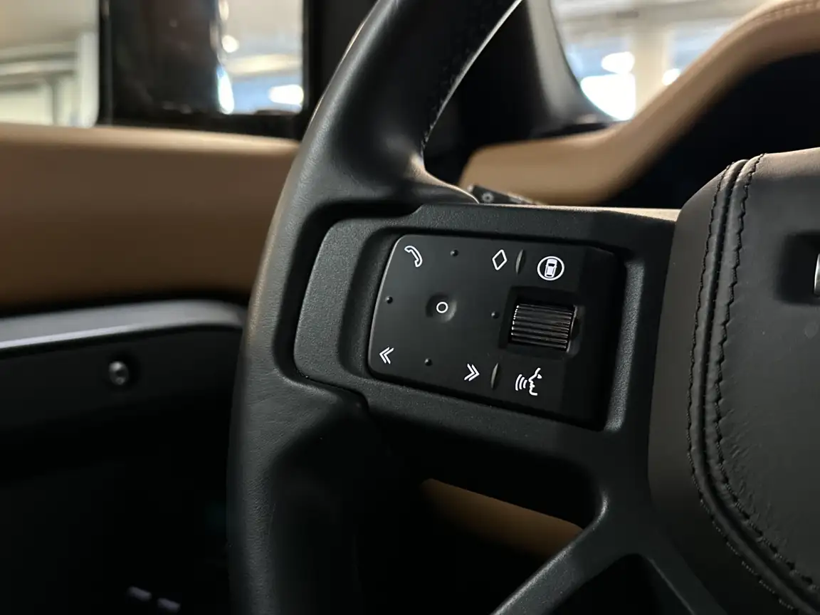 LAND ROVER DEFENDER