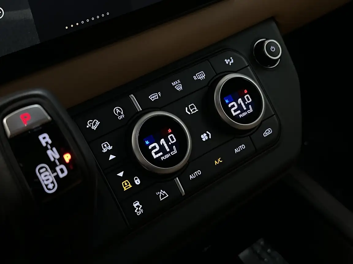 LAND ROVER DEFENDER