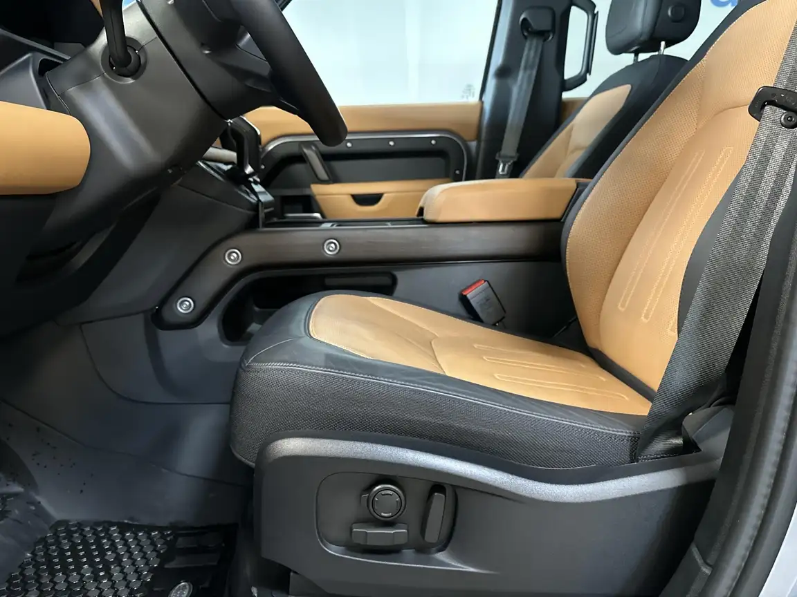 LAND ROVER DEFENDER