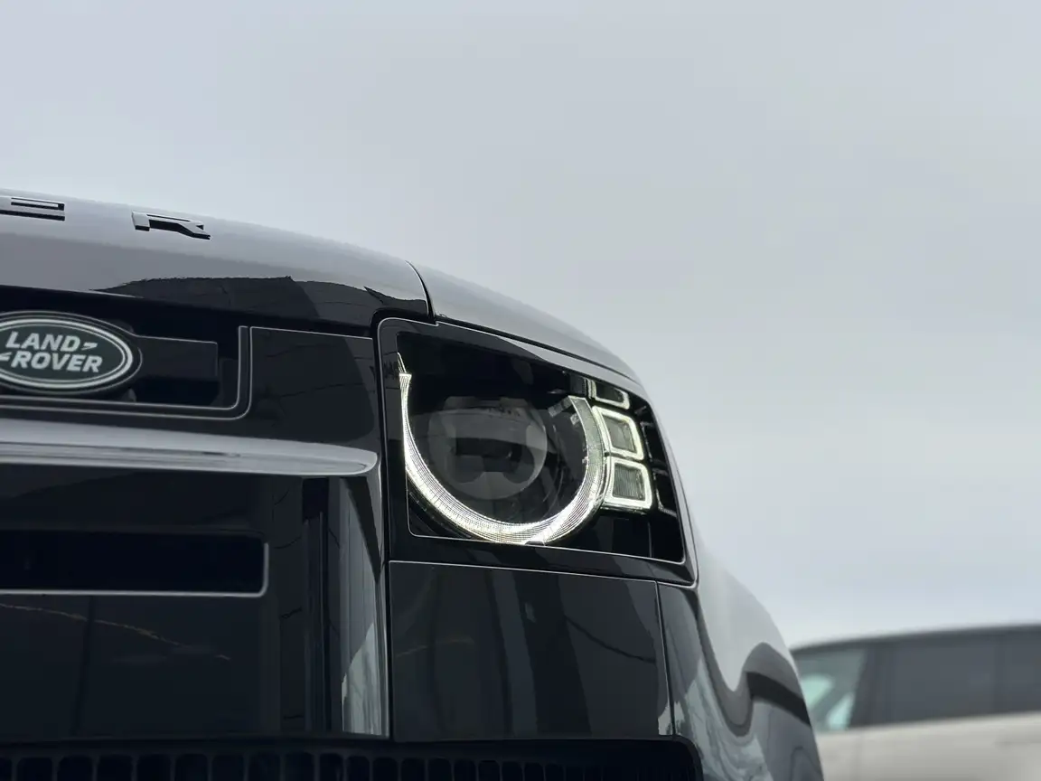 LAND ROVER DEFENDER