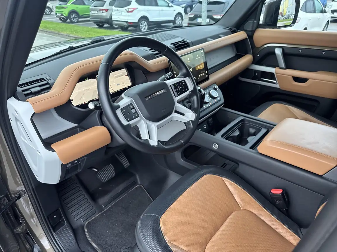 LAND ROVER DEFENDER
