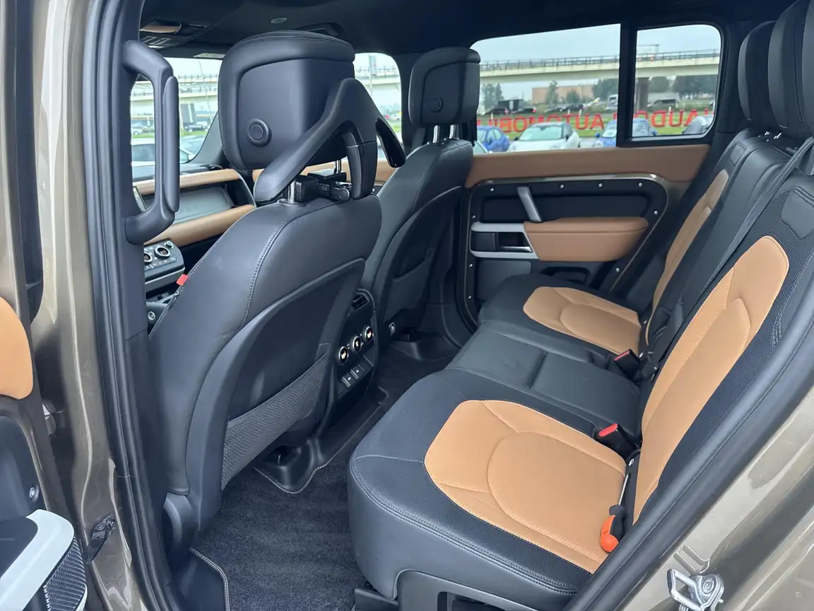 LAND ROVER DEFENDER