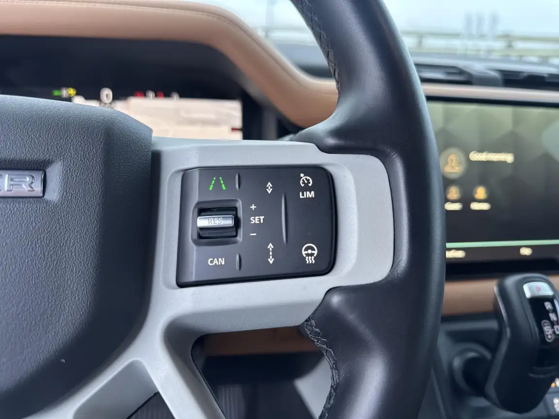 LAND ROVER DEFENDER