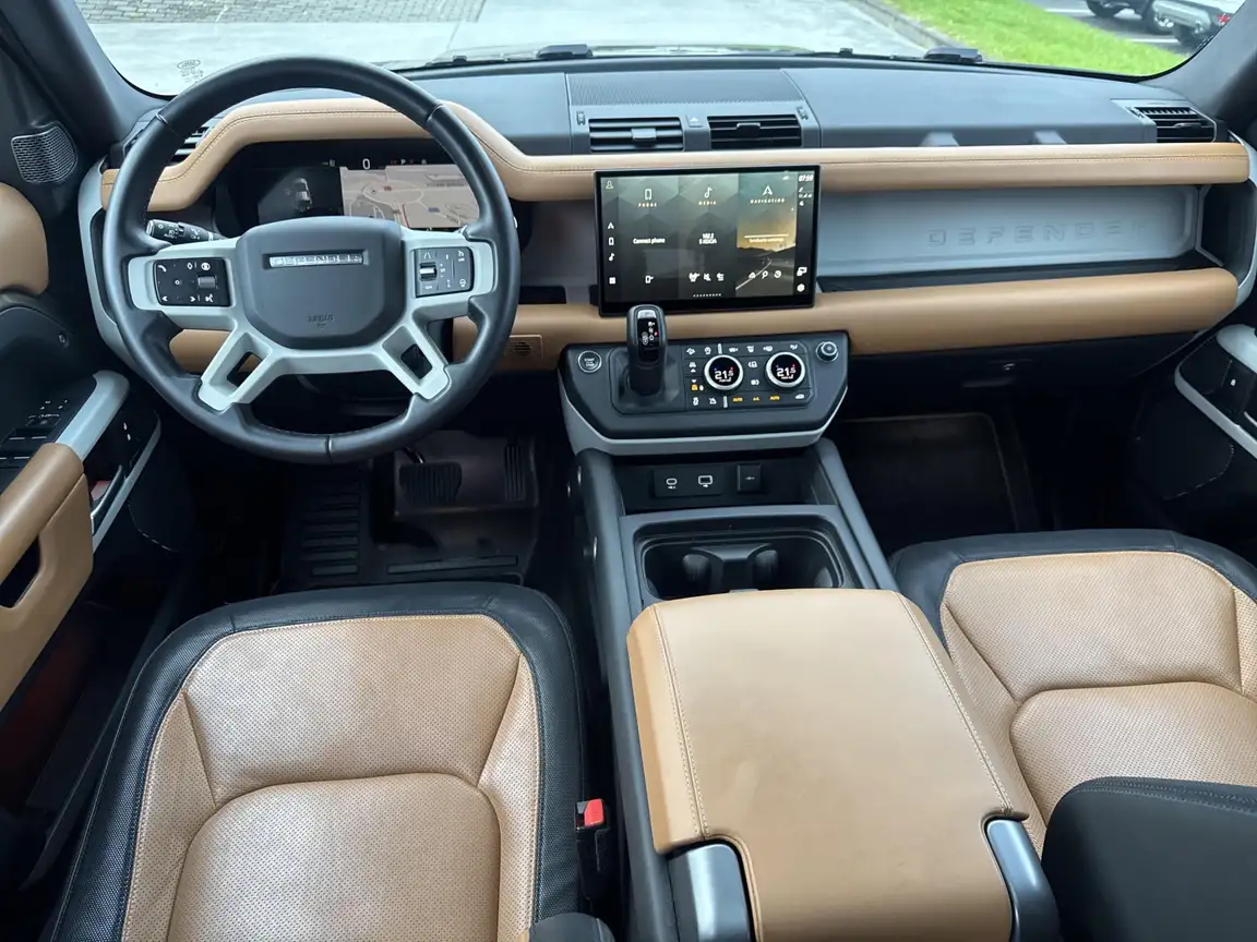 LAND ROVER DEFENDER