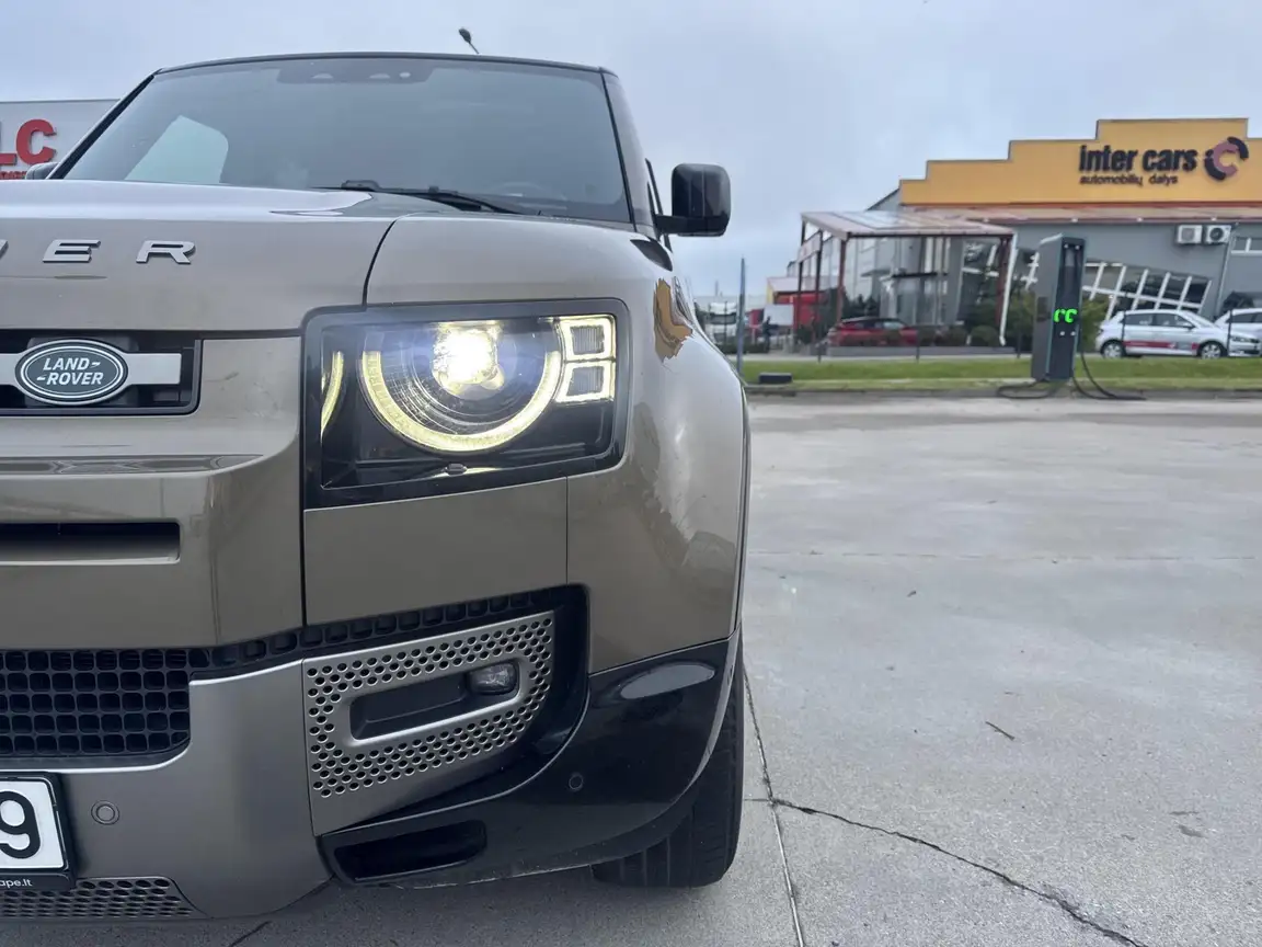 LAND ROVER DEFENDER