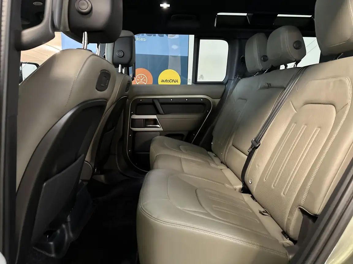 LAND ROVER DEFENDER