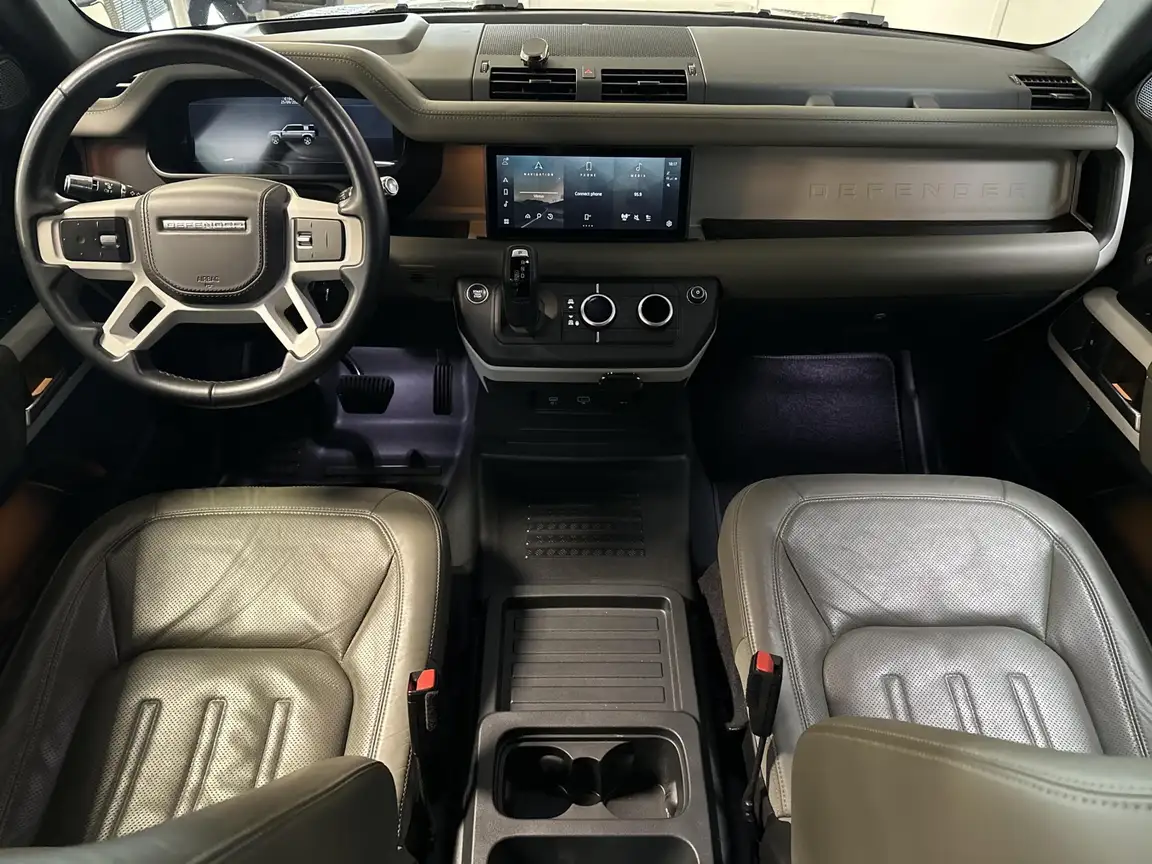 LAND ROVER DEFENDER