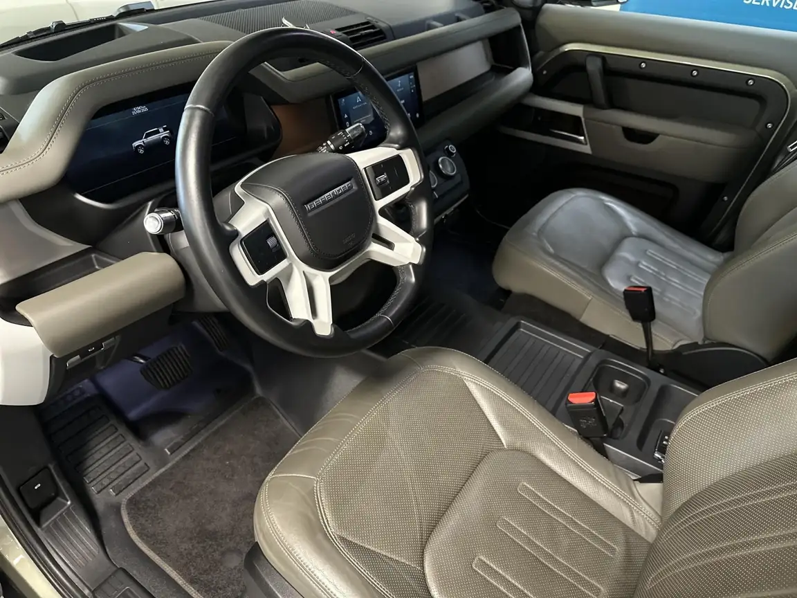 LAND ROVER DEFENDER