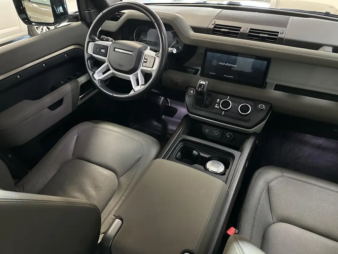 LAND ROVER DEFENDER