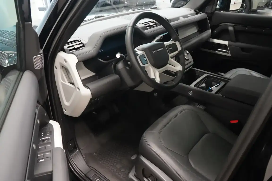 LAND ROVER DEFENDER