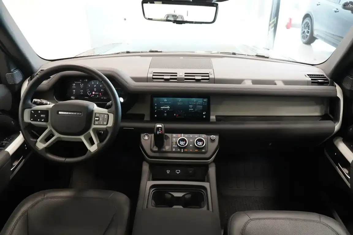 LAND ROVER DEFENDER