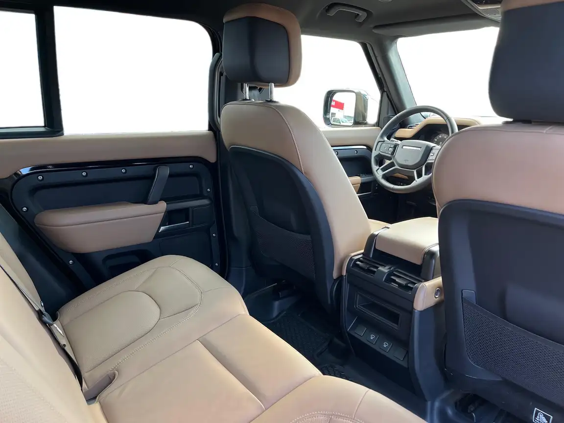 LAND ROVER DEFENDER