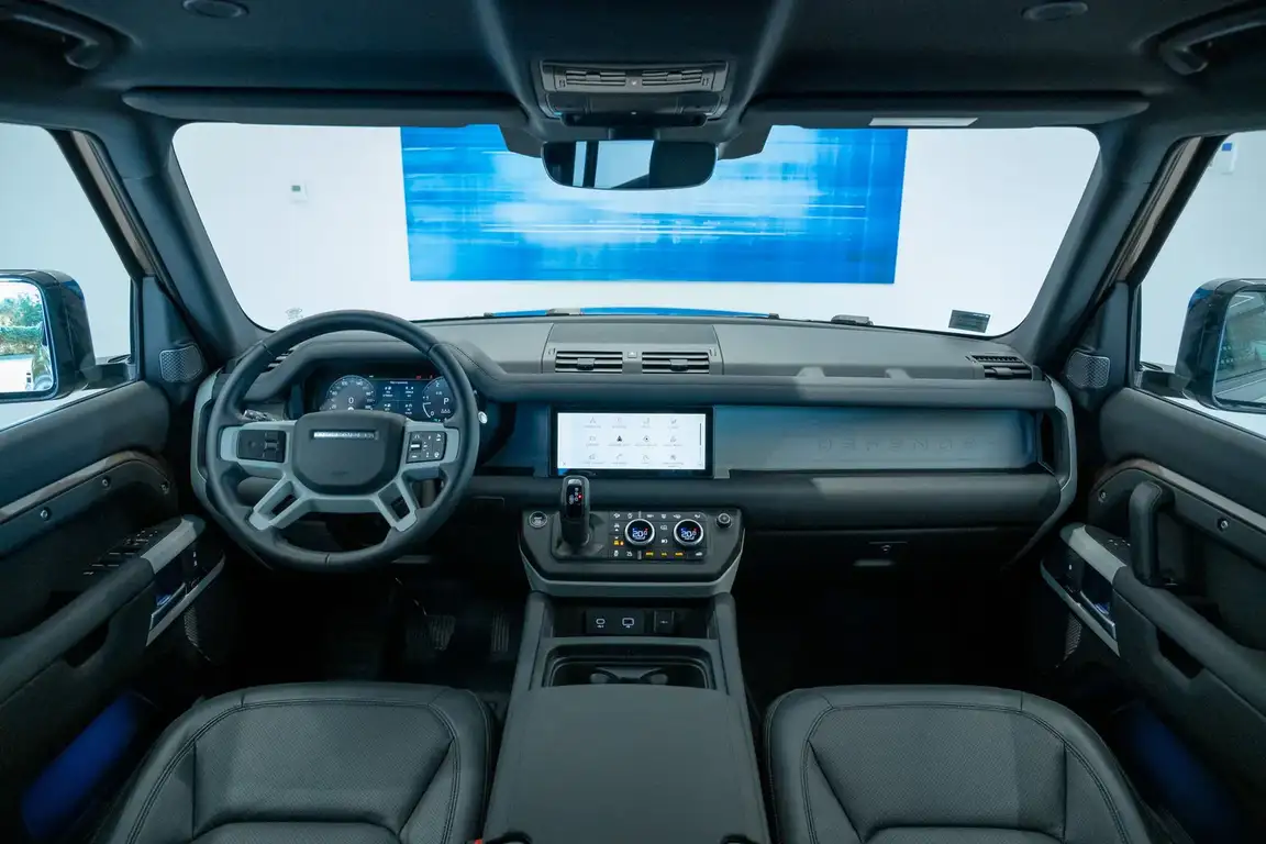 LAND ROVER DEFENDER