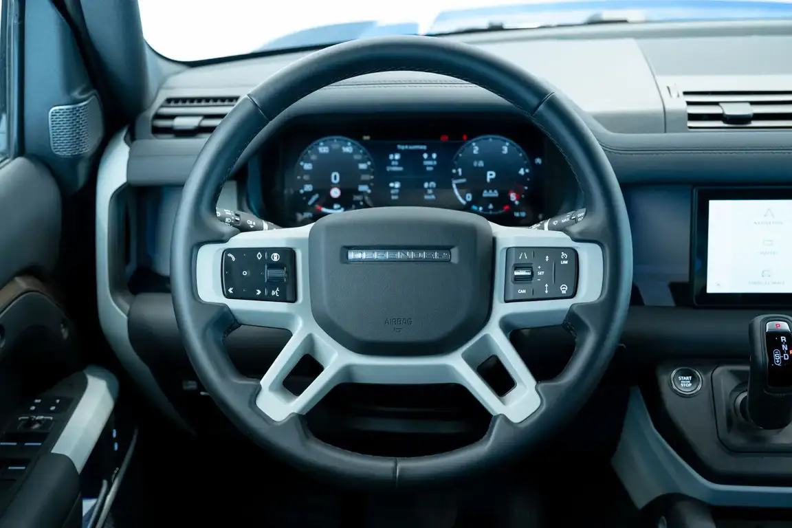 LAND ROVER DEFENDER