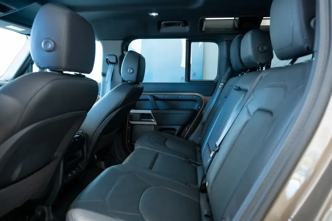 LAND ROVER DEFENDER