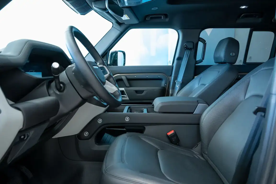 LAND ROVER DEFENDER