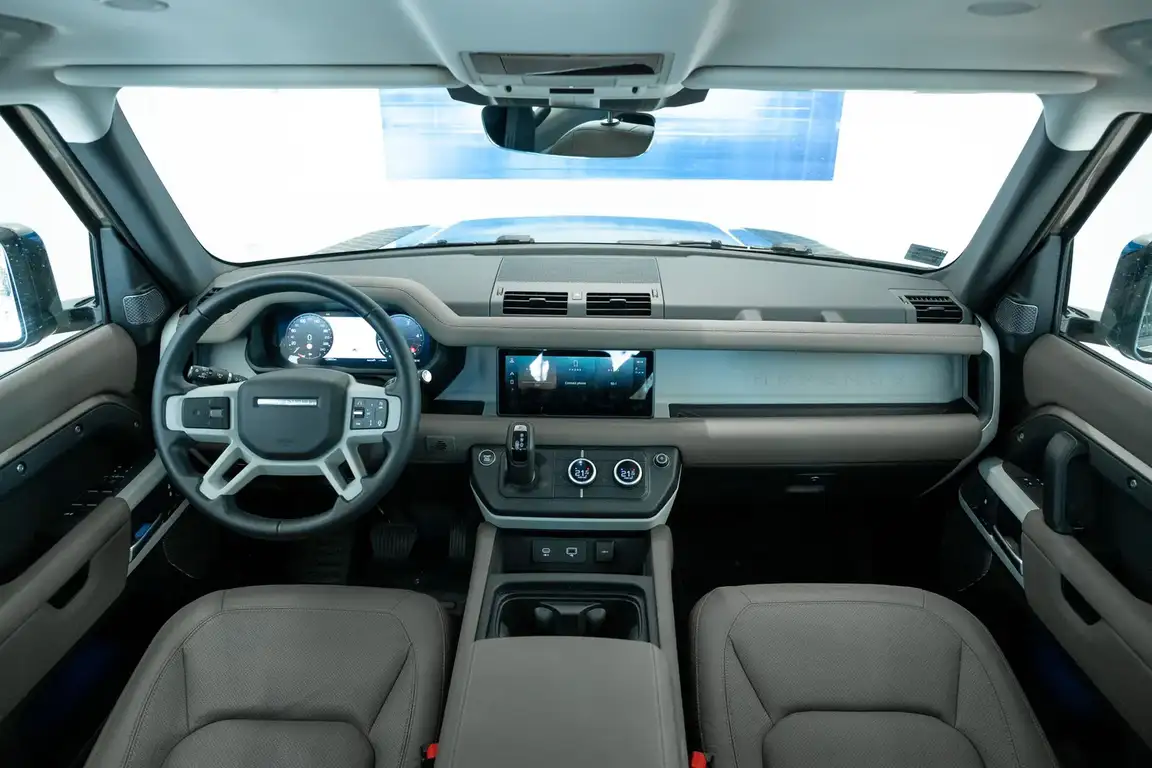 LAND ROVER DEFENDER
