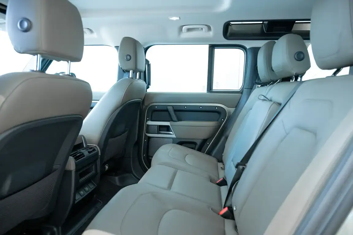 LAND ROVER DEFENDER