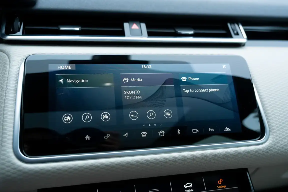 LAND ROVER RANGE ROVER VELAR