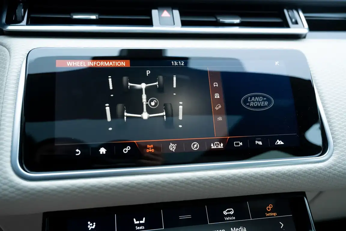 LAND ROVER RANGE ROVER VELAR