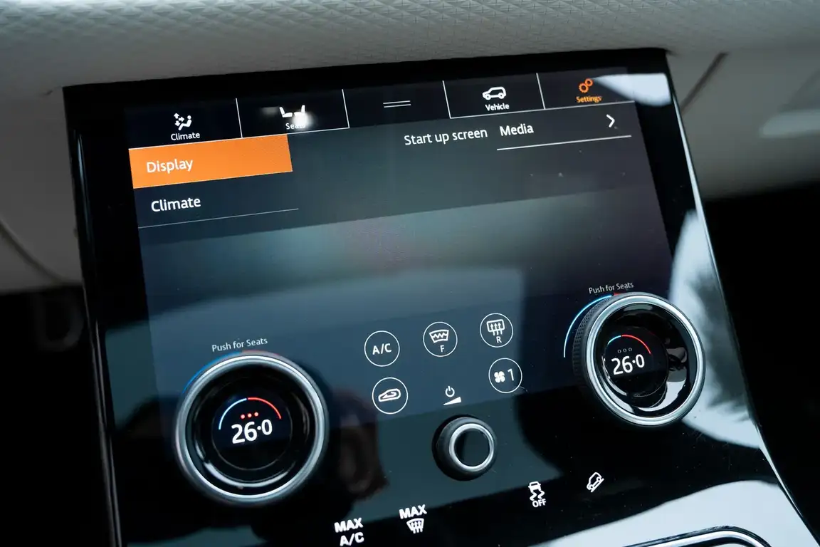 LAND ROVER RANGE ROVER VELAR