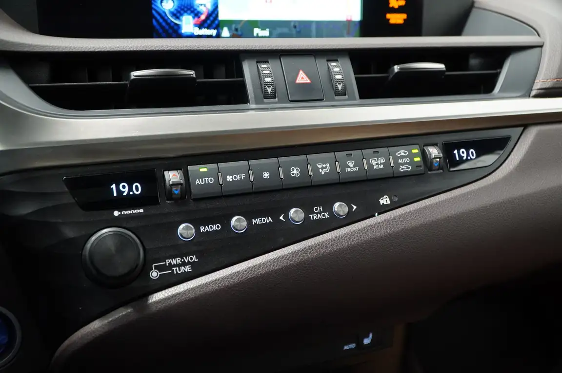 LEXUS ES