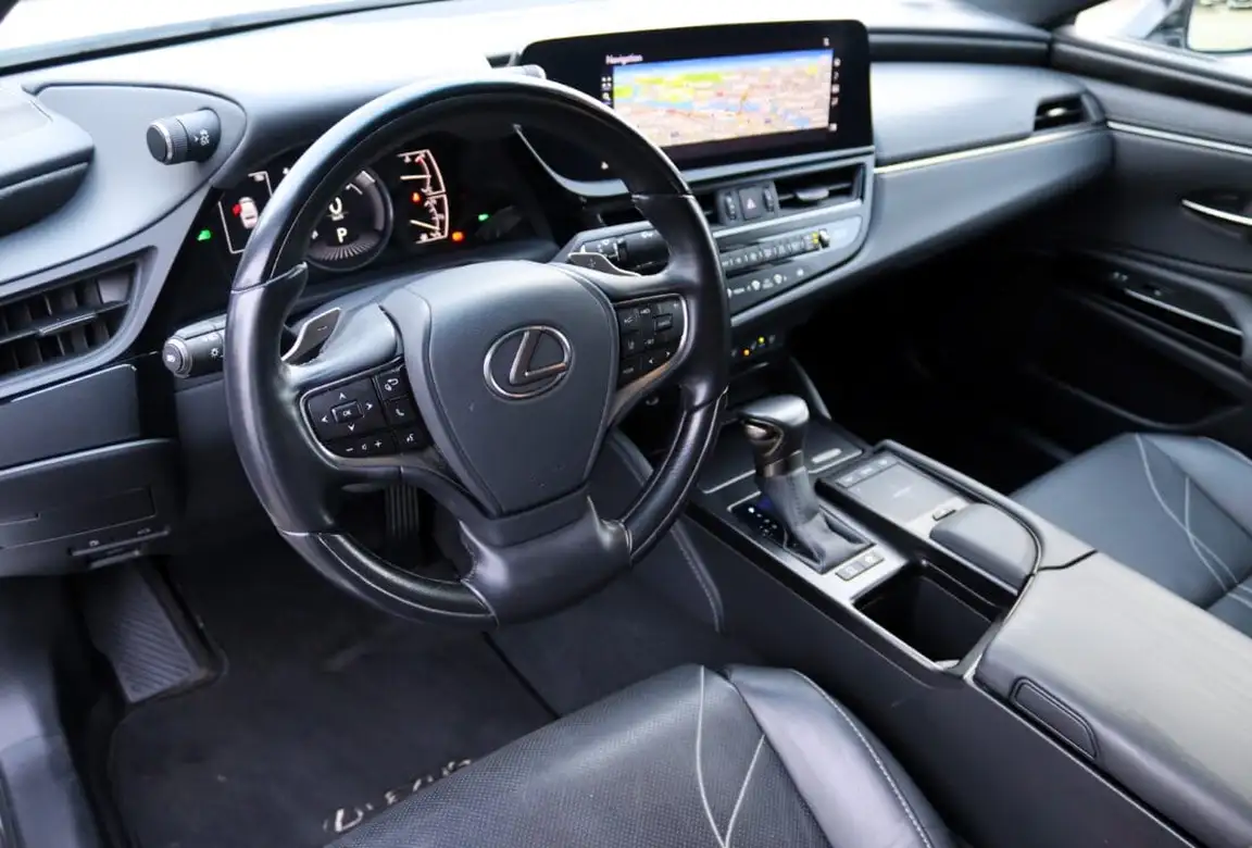 LEXUS ES