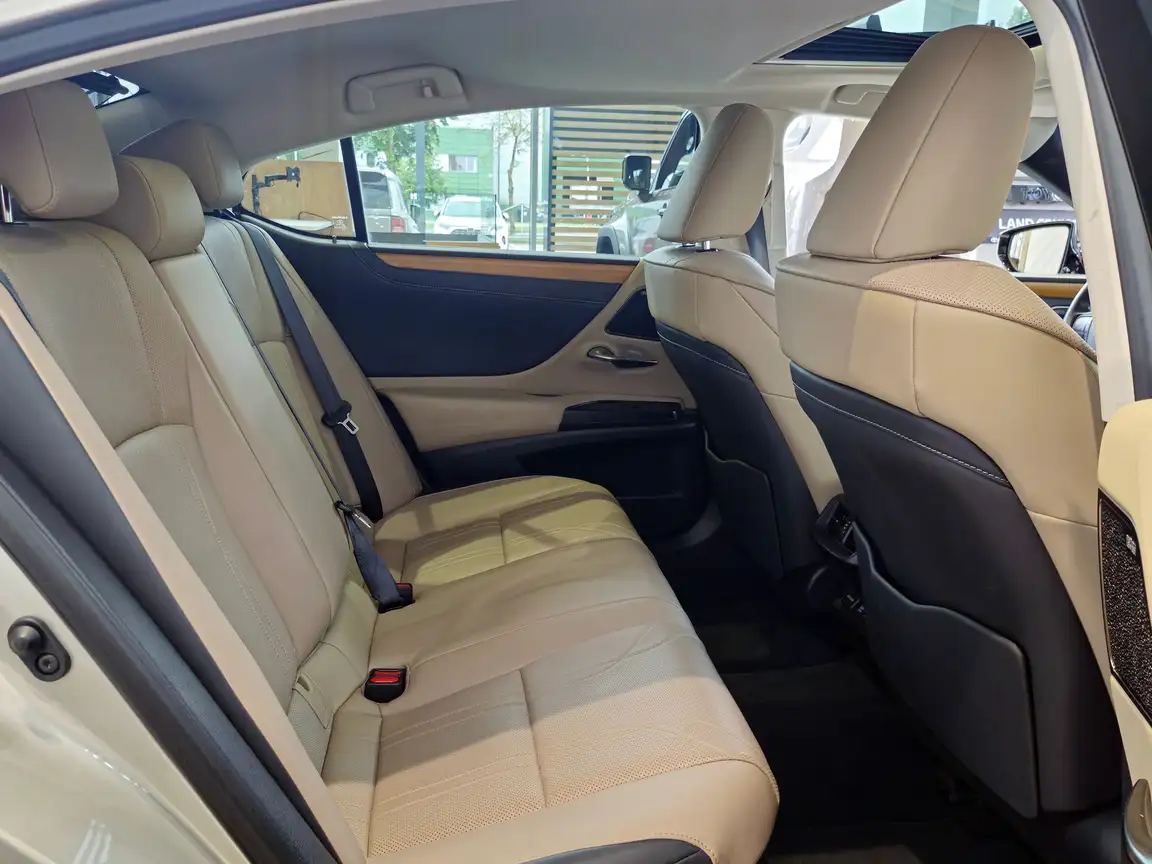 LEXUS ES