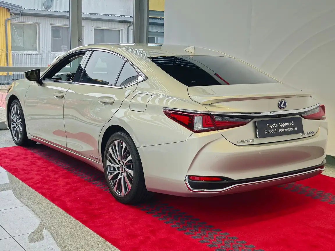 LEXUS ES