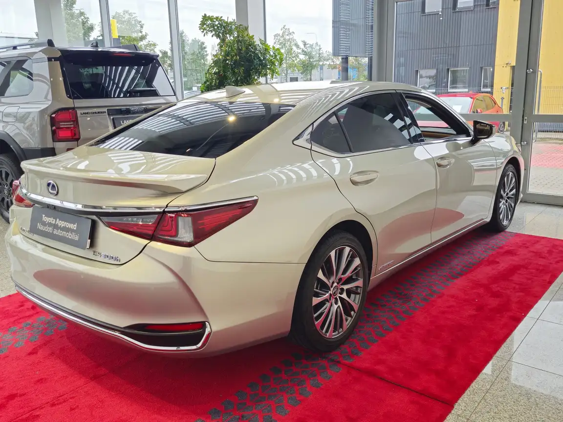 LEXUS ES