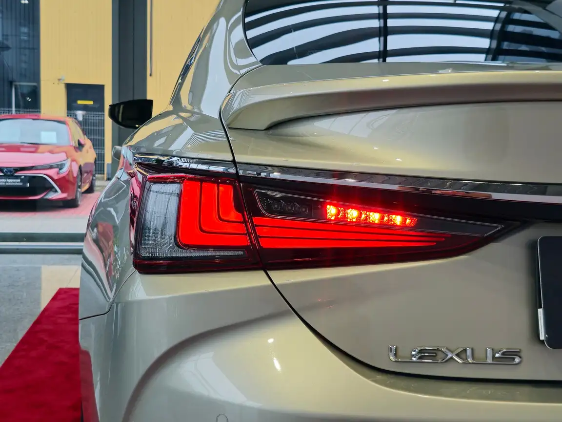 LEXUS ES