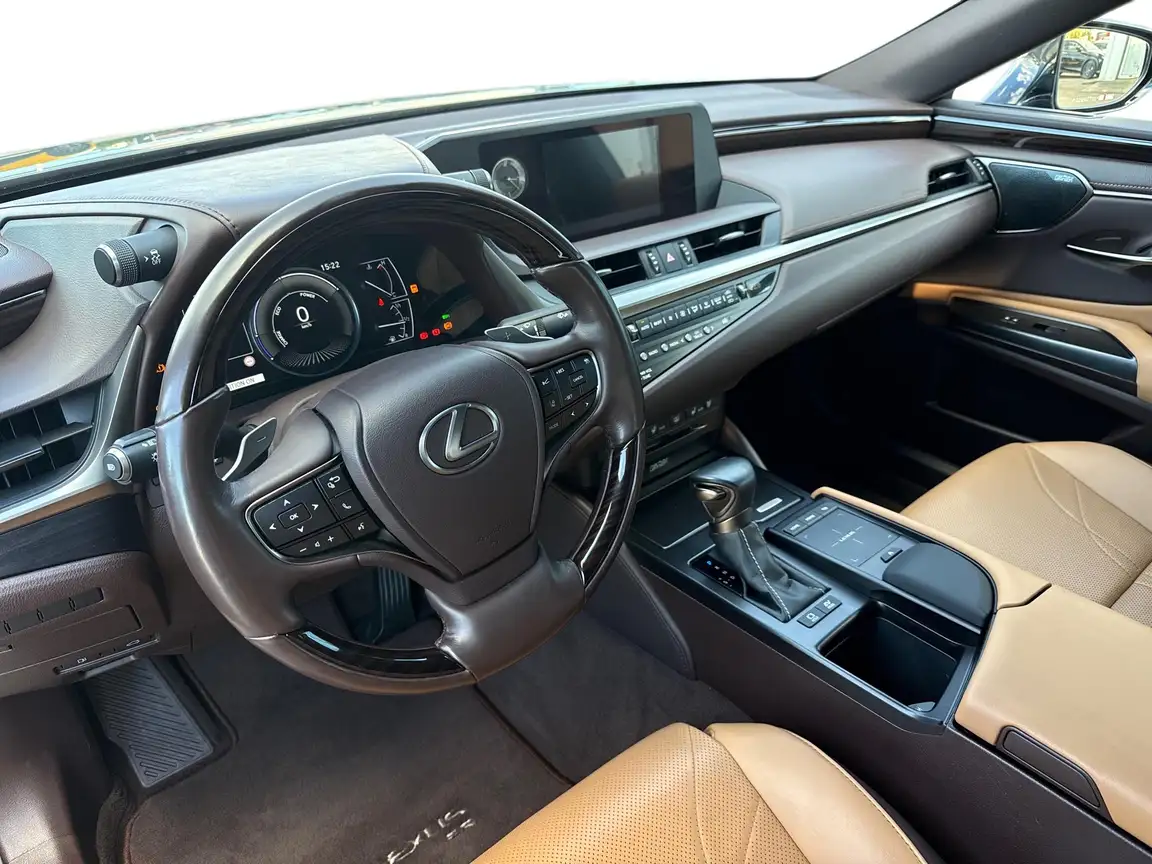 LEXUS ES