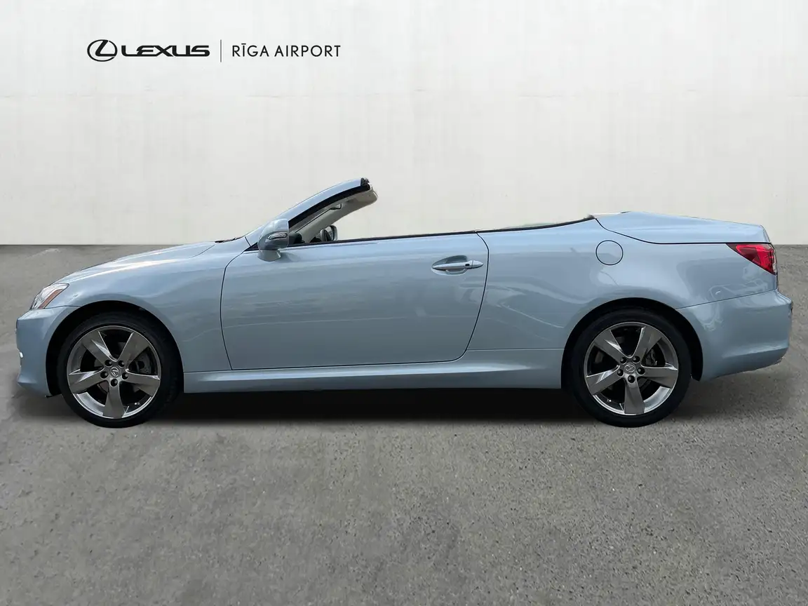 LEXUS IS
